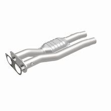 Load image into Gallery viewer, MagnaFlow Exhaust Products 95471 HM Grade Direct-Fit Catalytic Converter for Select Chevrolet C2500, Chevrolet C2500 Suburban, Chevrolet C3500, Chevrolet C3500HD, Chevrolet K2500, Chevrolet K2500 Suburban, Chevrolet K3500, GMC C2500, GMC C2500 Suburban,
