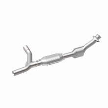 Load image into Gallery viewer, MagnaFlow Exhaust Products 49426 OEM Grade Direct-Fit Catalytic Converter for Select Ford E-150, Ford E-150 Club Wagon, Ford E-150 Econoline, Ford E-150 Econoline Club Wagon, Ford E-250, Ford E-250 Econoline