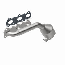 Load image into Gallery viewer, MagnaFlow Exhaust Products 49043 OEM Grade Manifold Catalytic Converter for Select Chevrolet Tracker, Suzuki Grand Vitara, Suzuki Vitara, Suzuki XL-7