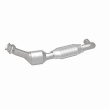 Load image into Gallery viewer, MagnaFlow Exhaust Products 447158 California CARB Direct-Fit Catalytic Converter for Select Ford E-150, Ford E-150 Club Wagon, Ford E-150 Econoline, Ford E-150 Econoline Club Wagon, Ford E-250, Ford E-250 Econoline