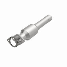 Load image into Gallery viewer, MagnaFlow Exhaust Products 21-989 OEM Grade Direct-Fit Catalytic Converter for Select Chevrolet Silverado 2500, Chevrolet Silverado HD, GMC Sierra 2500, GMC Sierra HD