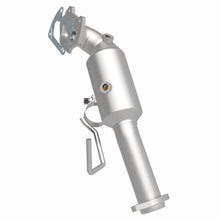 Load image into Gallery viewer, MagnaFlow Exhaust Products 21-030 OEM Grade Direct-Fit Catalytic Converter for Select Jeep Gladiator, Jeep Wrangler, Jeep Wrangler JK