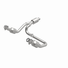 Load image into Gallery viewer, MagnaFlow Exhaust Products 5582642 California CARB Direct-Fit Catalytic Converter for Select Chevrolet Silverado 1500, Chevrolet Suburban, Chevrolet Tahoe, GMC Sierra 1500, GMC Yukon, GMC Yukon XL