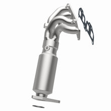 Load image into Gallery viewer, MagnaFlow Exhaust Products 5582596 California CARB Manifold Catalytic Converter for Select Nissan Frontier, Suzuki Equator