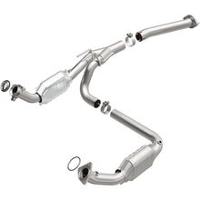 Load image into Gallery viewer, MagnaFlow Exhaust Products 51092 OEM Grade Direct-Fit Catalytic Converter for Select Chevrolet Express 1500, Chevrolet Express 2500, GMC Savana 1500, GMC Savana