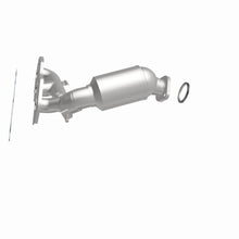 Load image into Gallery viewer, MagnaFlow Exhaust Products 5582556 California CARB Manifold Catalytic Converter for Select Toyota Sienna
