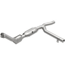 Load image into Gallery viewer, MagnaFlow Exhaust Products 447122 California CARB Direct-Fit Catalytic Converter for Select Ford Expedition, Ford F-150