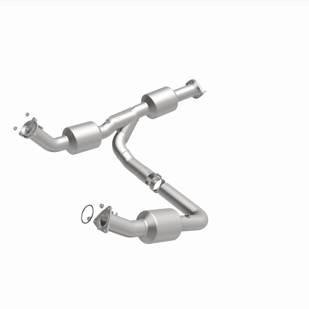 MagnaFlow Exhaust Products 280210 OEM Grade Direct-Fit Catalytic Converter for Select Chevrolet Express 2500, Chevrolet Express 3500, GMC Savana 2500, GMC Savana