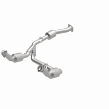 Load image into Gallery viewer, MagnaFlow Exhaust Products 280745 OEM Grade Direct-Fit Catalytic Converter for Select Chevrolet Silverado HD, Chevrolet Silverado HD, GMC Sierra HD, GMC Sierra HD
