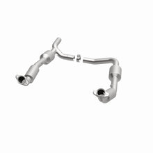 Load image into Gallery viewer, MagnaFlow Exhaust Products 5582640 California CARB Direct-Fit Catalytic Converter for Select Ford E-150, Ford E-250