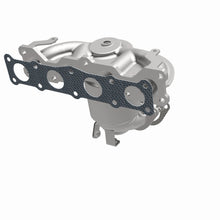 Load image into Gallery viewer, MagnaFlow Exhaust Products 5582998 California CARB Manifold Catalytic Converter for Select Hyundai Santa Fe, Kia Sorento