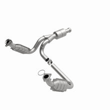 Load image into Gallery viewer, MagnaFlow Exhaust Products 51578 OEM Grade Direct-Fit Catalytic Converter for Select Cadillac Escalade, Chevrolet Avalanche, Chevrolet Silverado 1500, Chevrolet Suburban 1500, Chevrolet Tahoe, GMC Sierra 1500, GMC Yukon, GMC Yukon XL