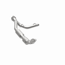 Load image into Gallery viewer, MagnaFlow Exhaust Products 4583078 California CARB Direct-Fit Catalytic Converter for Select Ford Expedition