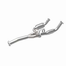 Load image into Gallery viewer, MagnaFlow Exhaust Products 21-252 OEM Grade Direct-Fit Catalytic Converter for Select Chevrolet Silverado HD, Chevrolet Silverado HD, GMC Sierra HD, GMC Sierra HD