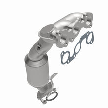 Load image into Gallery viewer, MagnaFlow Exhaust Products 5582833 California CARB Manifold Catalytic Converter for Select Lexus RX330, Toyota Highlander, Toyota Sienna