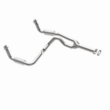 Load image into Gallery viewer, MagnaFlow Exhaust Products 23073 HM Grade Direct-Fit Catalytic Converter for Select Chevrolet Express 1500, Chevrolet Express 2500, Chevrolet Express 3500, GMC Savana 1500, GMC Savana 2500, GMC Savana