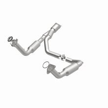 Load image into Gallery viewer, MagnaFlow Exhaust Products 5451650 California CARB Direct-Fit Catalytic Converter for Select Buick Rainier, Chevrolet Trailblazer, GMC Envoy