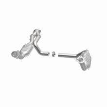 Load image into Gallery viewer, MagnaFlow Exhaust Products 51097 OEM Grade Direct-Fit Catalytic Converter for Select Cadillac Escalade, Chevrolet Avalanche 1500, Chevrolet Silverado 1500, Chevrolet Silverado Classic, Chevrolet Silverado 2500, Chevrolet Suburban 1500, Chevrolet Tahoe,