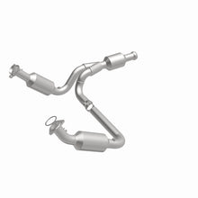 Load image into Gallery viewer, MagnaFlow Exhaust Products 5582578 California CARB Direct-Fit Catalytic Converter for Select Chevrolet Avalanche, Chevrolet Silverado 1500, Chevrolet Suburban 1500, Chevrolet Tahoe, GMC Sierra 1500, GMC Yukon, GMC Yukon XL