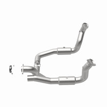 Load image into Gallery viewer, MagnaFlow Exhaust Products 5551297 California CARB Direct-Fit Catalytic Converter for Select Ford F-250 Super Duty, Ford F-350 Super Duty