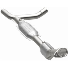 Load image into Gallery viewer, MagnaFlow Exhaust Products 447159 California CARB Direct-Fit Catalytic Converter for Select Ford E-150, Ford E-150 Club Wagon, Ford E-150 Econoline, Ford E-150 Econoline Club Wagon, Ford E-250, Ford E-250 Econoline