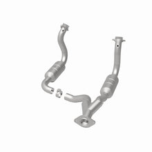 Load image into Gallery viewer, MagnaFlow Exhaust Products 51760 OEM Grade Direct-Fit Catalytic Converter for Select Ford F-250 Super Duty, Ford F-350 Super Duty, Ford F-450 Super Duty