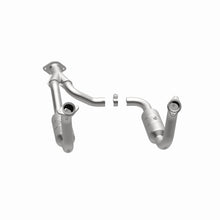Load image into Gallery viewer, MagnaFlow Exhaust Products 5551760 California CARB Direct-Fit Catalytic Converter for Select Ford F-250 Super Duty, Ford F-350 Super Duty