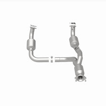 Load image into Gallery viewer, MagnaFlow Exhaust Products 280505 OEM Grade Direct-Fit Catalytic Converter for Select Chevrolet Express 3500, Chevrolet Express 4500, GMC Savana 3500, GMC Savana