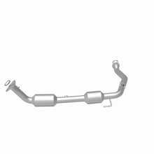 Load image into Gallery viewer, MagnaFlow Exhaust Products 5582629 California CARB Direct-Fit Catalytic Converter for Select Toyota Tundra
