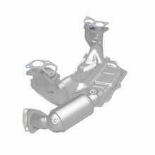 Load image into Gallery viewer, MagnaFlow Exhaust Products 5531587 California CARB Manifold Catalytic Converter for Select Subaru Forester, Subaru Impreza, Subaru Legacy, Subaru Outback, Subaru XV Crosstrek