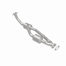 Load image into Gallery viewer, MagnaFlow Exhaust Products 3391353 California CARB Direct-Fit Catalytic Converter for Select Ford Windstar