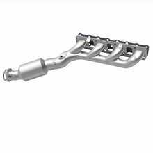 Load image into Gallery viewer, MagnaFlow Exhaust Products 4451501 California CARB Manifold Catalytic Converter for Select Nissan TITAN