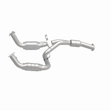 Load image into Gallery viewer, MagnaFlow Exhaust Products 51812 OEM Grade Direct-Fit Catalytic Converter for Select Chevrolet Silverado HD, Chevrolet Silverado HD, GMC Sierra HD, GMC Sierra HD