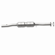 Load image into Gallery viewer, MagnaFlow Exhaust Products 55324 HM Grade Direct-Fit Catalytic Converter for Select Ford Excursion, Ford F-250 Super Duty, Ford F-350 Super Duty, Ford F-450 Super Duty, Ford F-550 Super Duty