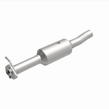 Load image into Gallery viewer, MagnaFlow Exhaust Products 280434 OEM Grade Direct-Fit Catalytic Converter for Select Ford F-350 Super Duty, Ford F-450 Super Duty, Ford F-550 Super Duty