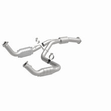 Load image into Gallery viewer, MagnaFlow Exhaust Products 51812 OEM Grade Direct-Fit Catalytic Converter for Select Chevrolet Silverado HD, Chevrolet Silverado HD, GMC Sierra HD, GMC Sierra HD