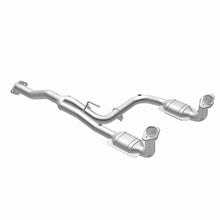 Load image into Gallery viewer, MagnaFlow Exhaust Products 23957 HM Grade Direct-Fit Catalytic Converter for Select Jeep Liberty
