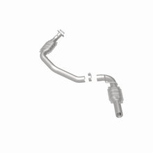 Load image into Gallery viewer, MagnaFlow Exhaust Products 447267 California CARB Direct-Fit Catalytic Converter for Select Chevrolet Express 2500, Chevrolet Express 3500, GMC Savana 2500, GMC Savana
