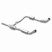 Load image into Gallery viewer, MagnaFlow Exhaust Products 5582640 California CARB Direct-Fit Catalytic Converter for Select Ford E-150, Ford E-250