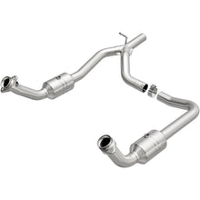 Load image into Gallery viewer, MagnaFlow Exhaust Products 52153 OEM Grade Direct-Fit Catalytic Converter for Select Ford E-150, Ford E-250