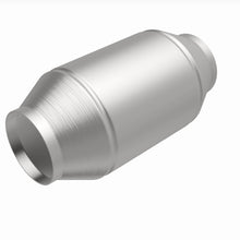 Load image into Gallery viewer, MagnaFlow Exhaust Products 333506 California CARB Universal Catalytic Converter for Select Dodge D100, Dodge D150, Isuzu Pickup, Isuzu Rodeo