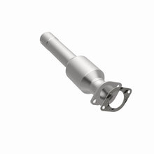 Load image into Gallery viewer, MagnaFlow Exhaust Products 21-989 OEM Grade Direct-Fit Catalytic Converter for Select Chevrolet Silverado 2500, Chevrolet Silverado HD, GMC Sierra 2500, GMC Sierra HD