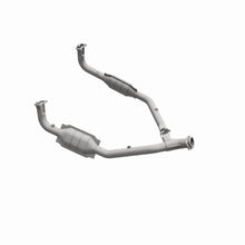 Load image into Gallery viewer, MagnaFlow Exhaust Products 93690 HM Grade Direct-Fit Catalytic Converter for Select Land Rover Defender 90, Land Rover Discovery