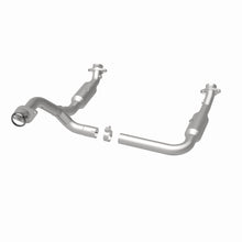 Load image into Gallery viewer, MagnaFlow Exhaust Products 5551672 California CARB Direct-Fit Catalytic Converter for Select Ford Explorer, Ford Explorer Sport Trac, Mercury Mountaineer
