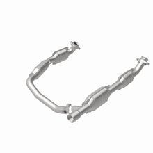 Load image into Gallery viewer, MagnaFlow Exhaust Products 458041 California CARB Direct-Fit Catalytic Converter for Select Ford E-250, Ford E-350 Super Duty