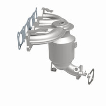 Load image into Gallery viewer, MagnaFlow Exhaust Products 5582998 California CARB Manifold Catalytic Converter for Select Hyundai Santa Fe, Kia Sorento
