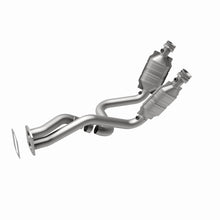 Load image into Gallery viewer, MagnaFlow Exhaust Products 4451631 California CARB Direct-Fit Catalytic Converter for Select Ford F-250 Super Duty