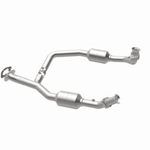 Load image into Gallery viewer, MagnaFlow Exhaust Products 4583378 California CARB Direct-Fit Catalytic Converter for Select Ford E-150, Ford E-150 Club Wagon, Ford E-250, Ford E-350 Club Wagon, Ford E-350 Super Duty