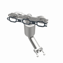 Load image into Gallery viewer, MagnaFlow Exhaust Products 51061 OEM Grade Manifold Catalytic Converter for Select Chrysler Pacifica, Chrysler Sebring, Chrysler Town &amp; Country, Dodge Avenger, Dodge Grand Caravan, Dodge Journey, Volkswagen Routan