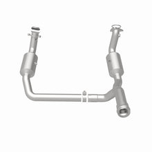 Load image into Gallery viewer, MagnaFlow Exhaust Products 280211 OEM Grade Direct-Fit Catalytic Converter for Select Cadillac Escalade, Cadillac Escalade ESV, Chevrolet Silverado 1500, Chevrolet Silverado LTD, Chevrolet Suburban, Chevrolet Tahoe, GMC Sierra 1500, GMC Sierra Limited,